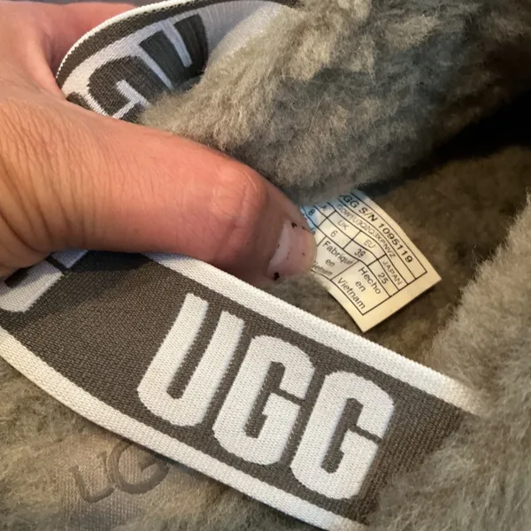 UGG Fluff Yeah Slide Sage Green Sheepskin Logo Strap Slippers Size 8 1095119 - Image 4