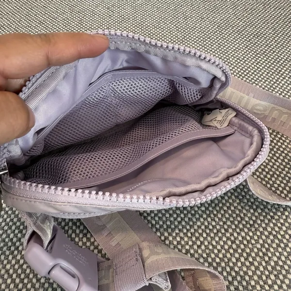 Lululemon Athletica everywhere belt bag in lilac ether/white opal/white. - Image 6