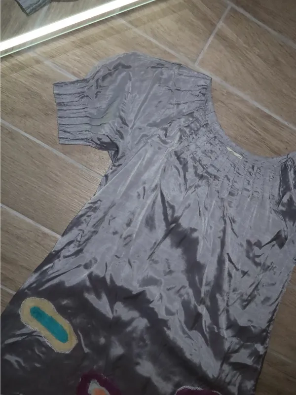 Gray satin short sleeve dress - Image 5