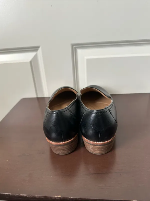 Earth Black Leather Edna Loafer Size 9.5 Wide - Image 4