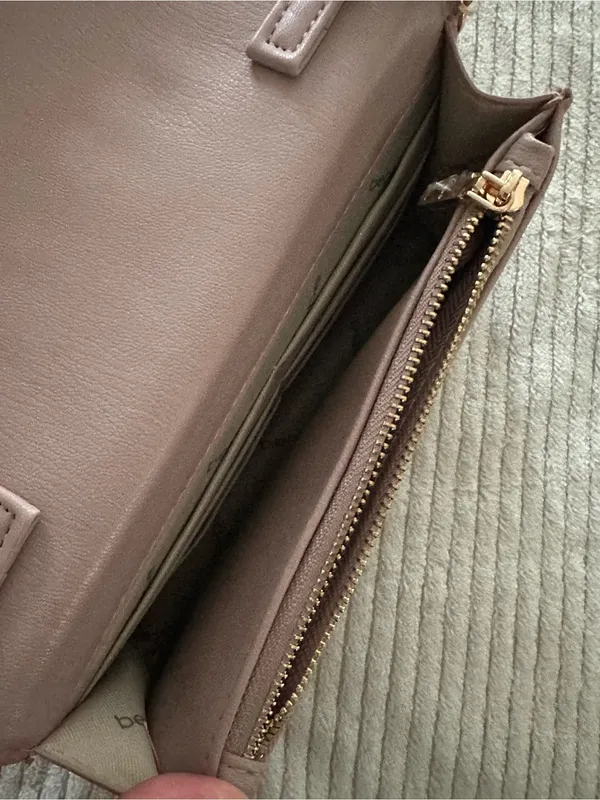 Bebe Vintage Blush Quilted Crossbody Bag with Gold Chain - Image 5