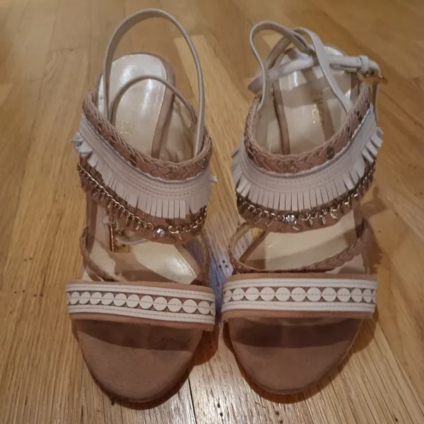 Nine West Nude Fringed Rhinestone Accent Heels in sz 7 - Image 8