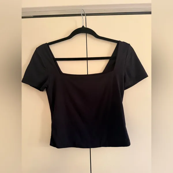 Aritzia babaton contour square neck - Image 5