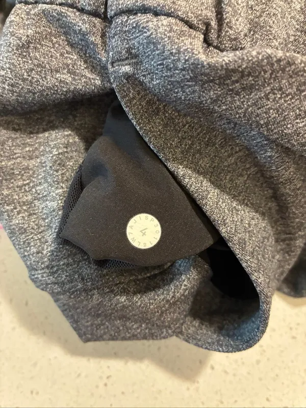 Lululemon on the fly shorts women’s size 4 - Image 5