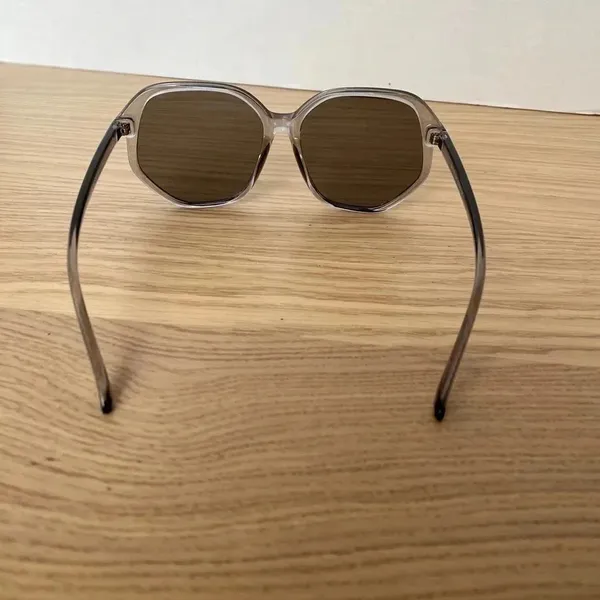🆕Fashion Plastic Grey Sunglasses🆕 Gray - Image 4