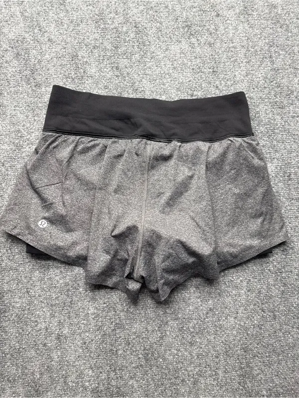 Lululemon Women’s 6 SEAMLESS MOVES SHORT 2.5'' Heathered Gray/Black Shorts - Image 3