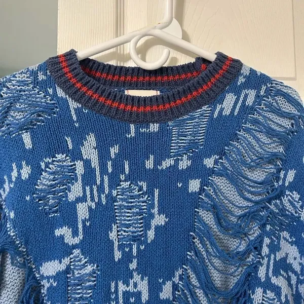 BCBG Blue Crewneck Pullover Style Distressed Sweater(Size. Medium) - Image 10