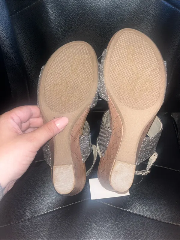 Attention NWT Desirae Sparkle Wedges - Image 5