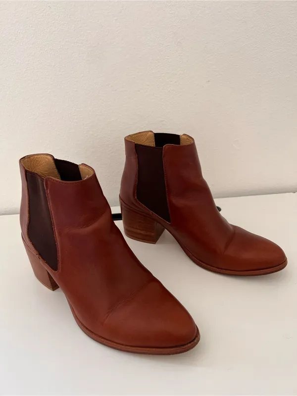 Nisolo Heeled Chelsea Leather Boot Size 8 - Image 4