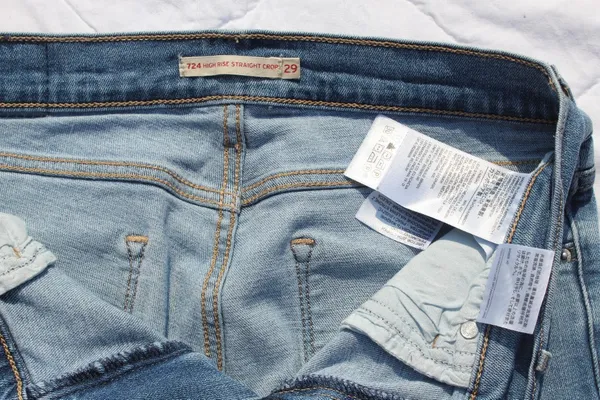 Levi 724 High Rise Straight Crop Jean size 29 Blue Ripped - Image 3
