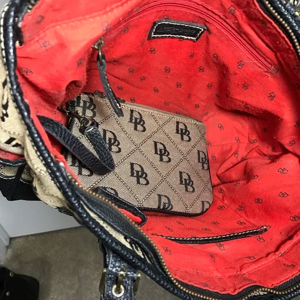 Dooney & Bourke Black and Tan Logo Tote with Matching Pouch - Image 8