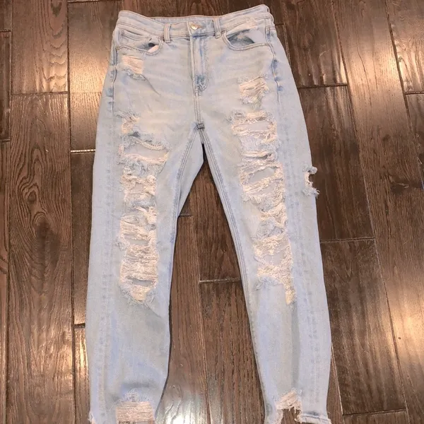American Eagle MOM jean size 6 regular distressed with raw hem - Image 2