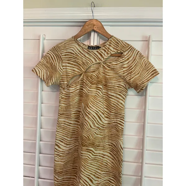 Motel tan And White Zebra‎ Print Dress Size - Image 3