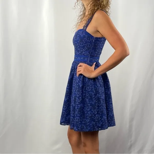 A. Drea Sweatheart Neckline Racerback Lace Mini Dress in Blue‎ Size Small - Image 2