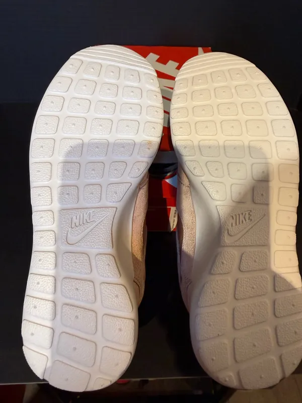 Nike Women’s Nine Roshie One PRM - Image 5