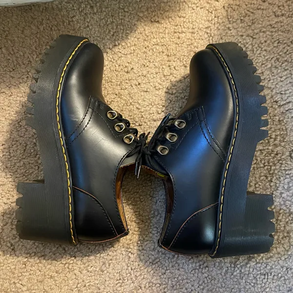 Dr. Martens Womens Leona Lo black vintage smooth heeled shoes - Image 10