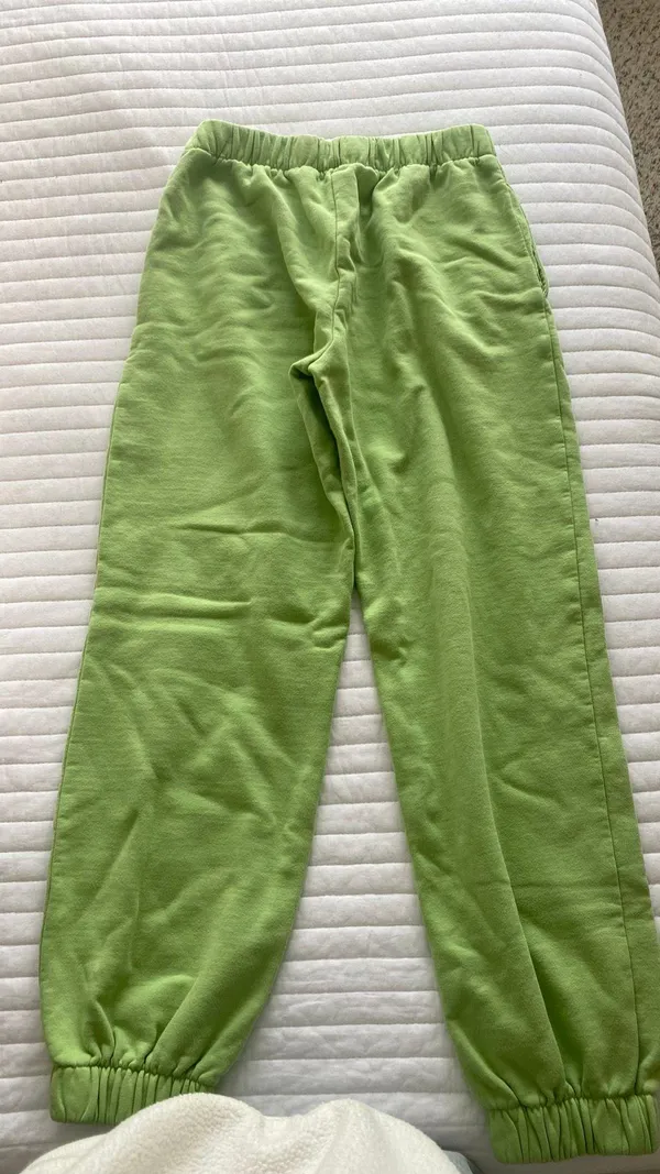 Brandy Melville Green Sweatpants - Image 3