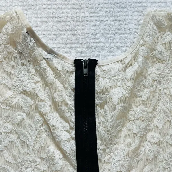VS MODA Intl Lace Top Y2K Boho Sm Cream Back Zip-Up - Victoria’s Secret Holiday - Image 5