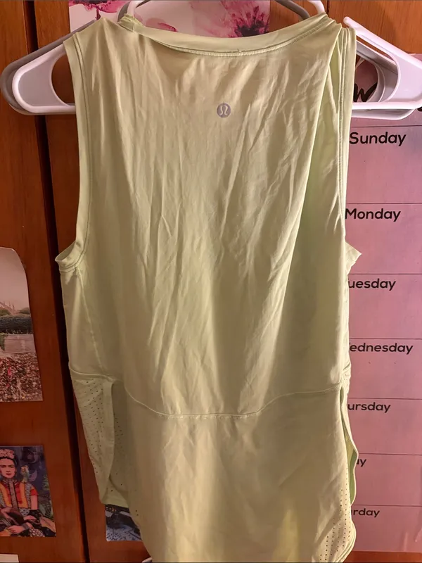 lululemon athletica Light Green Tank Top ventilated size 8 Woman’s - Image 3