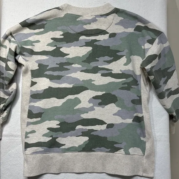 Aerie Green & Cream Camouflage Sweatshirt size M - Image 5