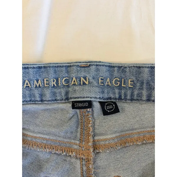 American Eagle Curvy Mom Jeans Light Wash Distressed‎ High Rise Blue Denim 26x26 - Image 9