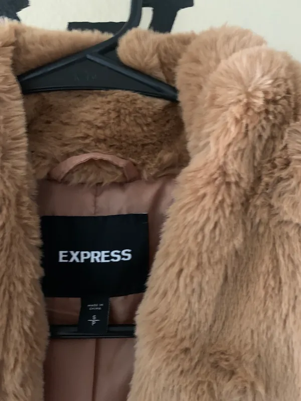 EXPRESS Faux Fur Coat - Image 4