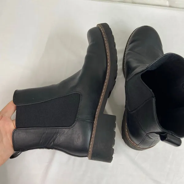 Universal Threads women's black faux leather slip on memory foam Chelsea boots 11 - Image 4