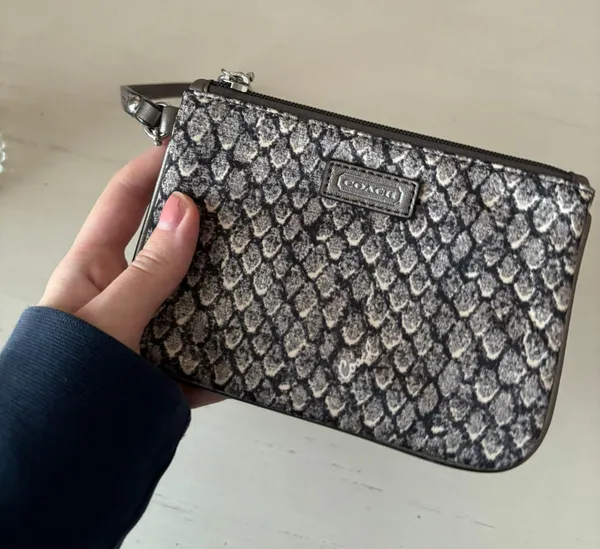 animal print alligator wristlet wallet - Image 3