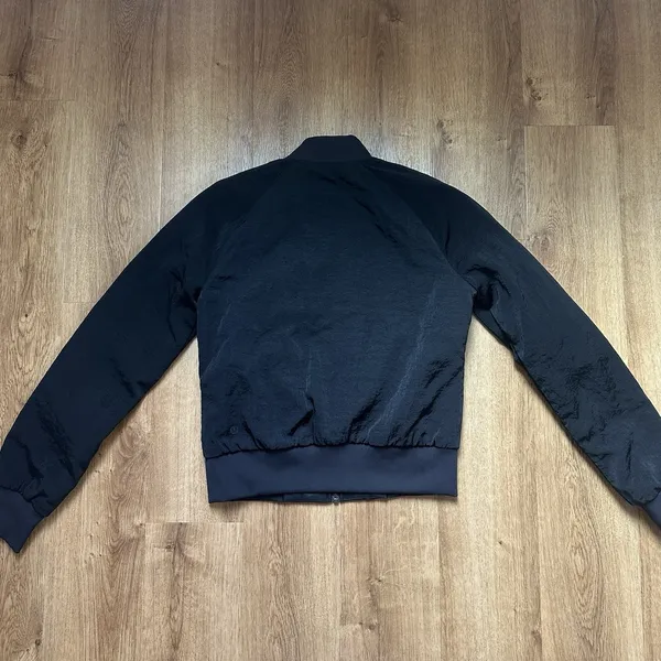 Lululemon Women's Black Reversible Insulated Bomber Jacket Size 2 - Image 9
