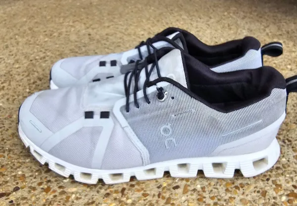 On Cloud 5 Waterproof Women Size 10 Running Shoes Gray Black Activewear Walking - Image 3