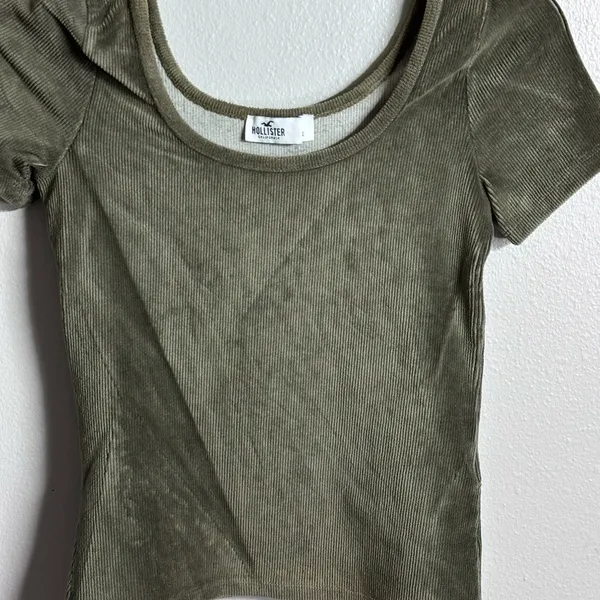 Hollister Women Green Suede Ribbed Crop‎ Top size Small - Image 2