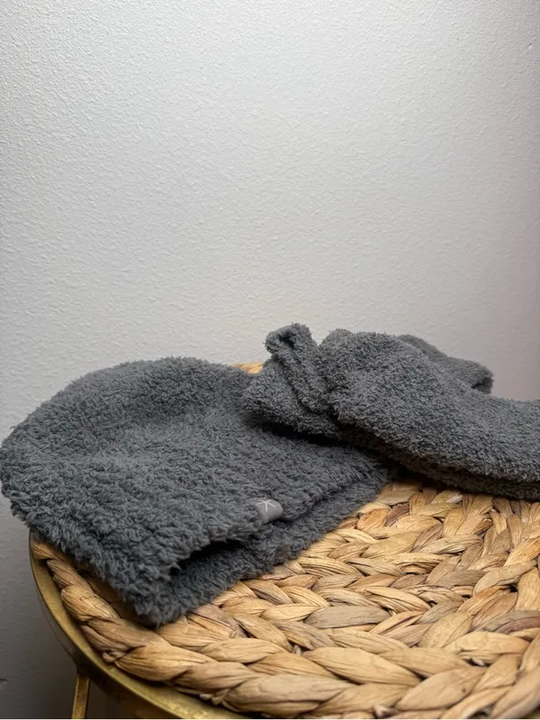 Barefoot Dreams CozyChic Beanie And Sock Gift Set - Image 3