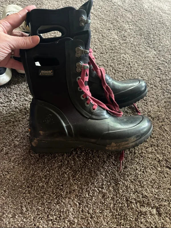 Bogs Black Combat Boots with Burgundy Laces Size 6 - Image 2