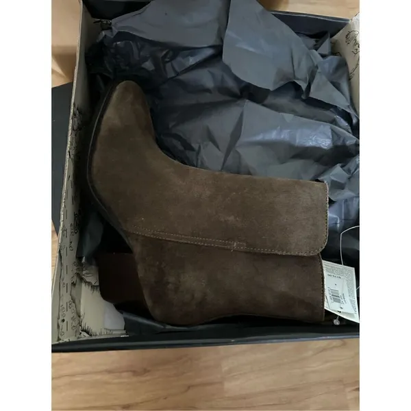 Banana republic booties western like Olive/brown color size 6 real suede - Image 3