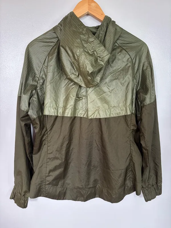 Nike | Women's Two Tone Wind Breaker Forest Green - Image 5