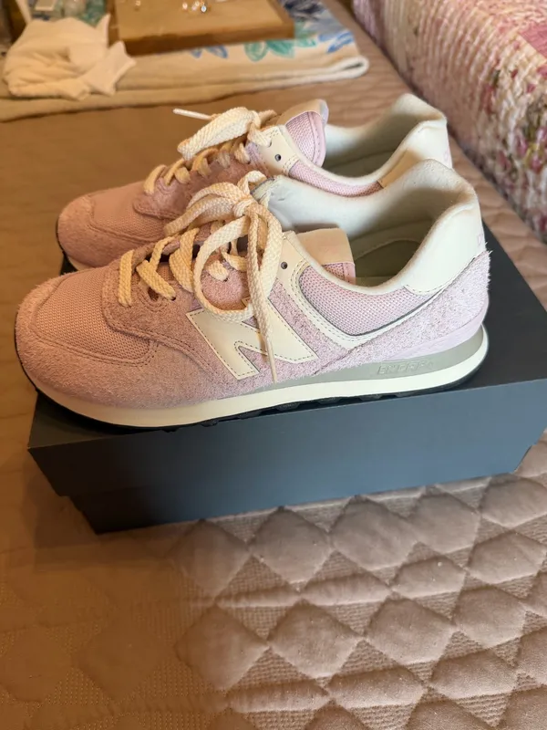 New Balance 574 Women’s - Image 2