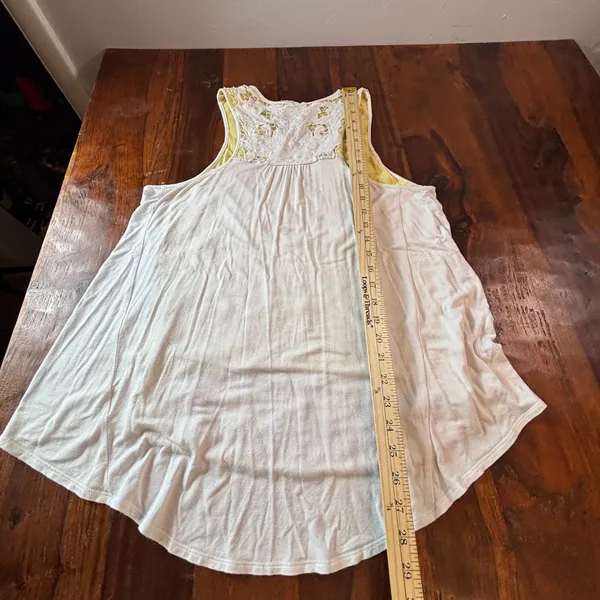 Akemi + Kin Anthropologie White Lace Yellow Lined High-Low Tank Top Large - Image 10