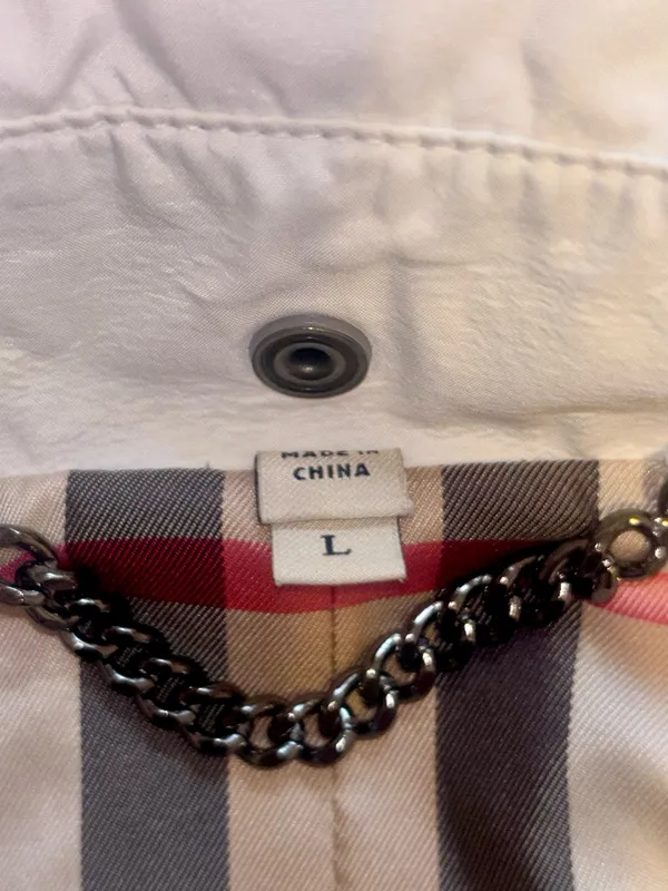 Authentic Burberry Brit White Jacket Women’s Size Large. Nova Check Lining with Detachable Hood. EUC. Only worn a handful of times, very minor wear. Smoke/Pet Free Home. Recently professionally dry-cleaned. - Image 13