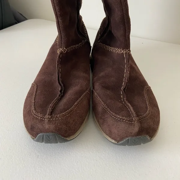 EUC |‎ Easy Spirit women’s brown suede boots — size 8 - Image 2