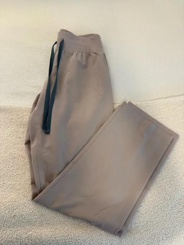 Figs Rafaela scrub top & high waisted Livingston scrub bottoms - Image 3