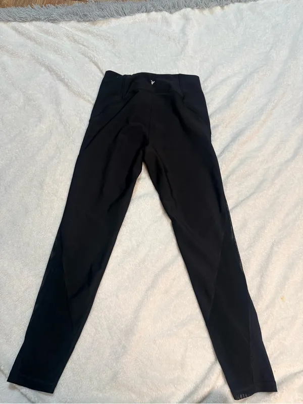 Old Navy Black High-Waist Active Leggings - Image 4