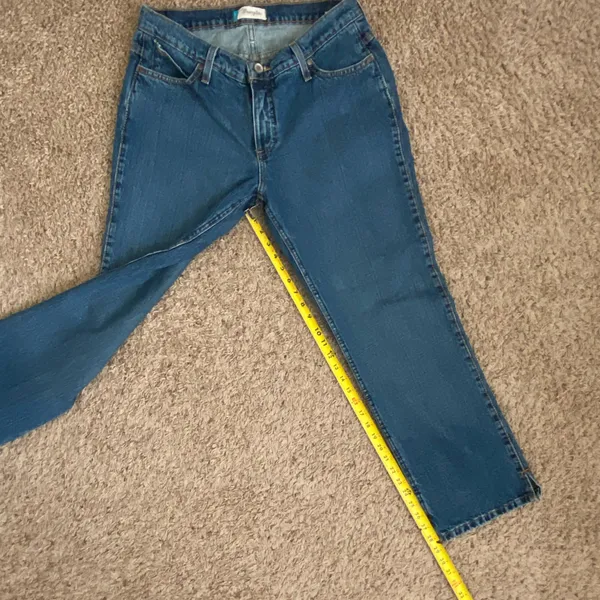 Women’s Wranglers size 11/12 x 30 - Image 5