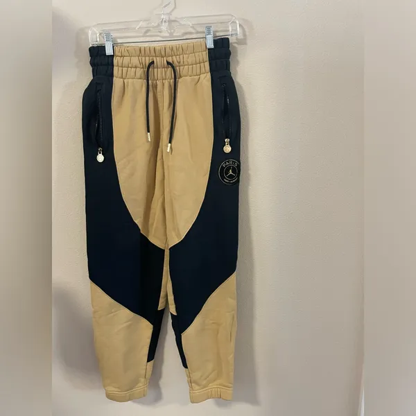 Unisex Jordan pants size small like new premium quality - Image 6