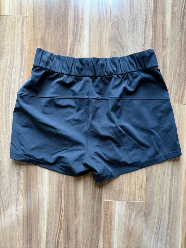 Lululemon On The Fly Short - size 6 - Image 2