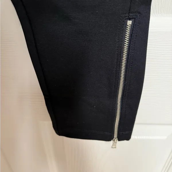 NWOT Gap Moto Style Black Zippered Pants Size Medium - Image 3