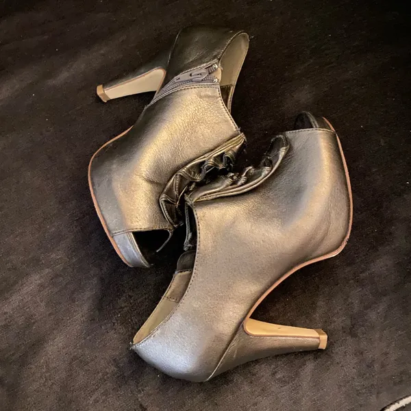Madden Girl Gunmetal Ruffle Peep Toe Booties | Metallic Ankle Heels Size 7 Shoes - Image 5