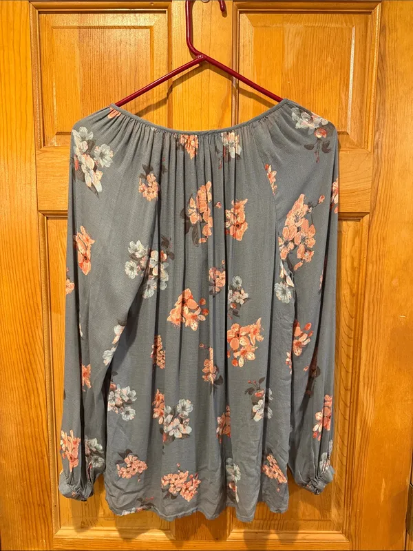 Lucky Brand blue gray floral print long sleeve blouse size medium. - Image 5