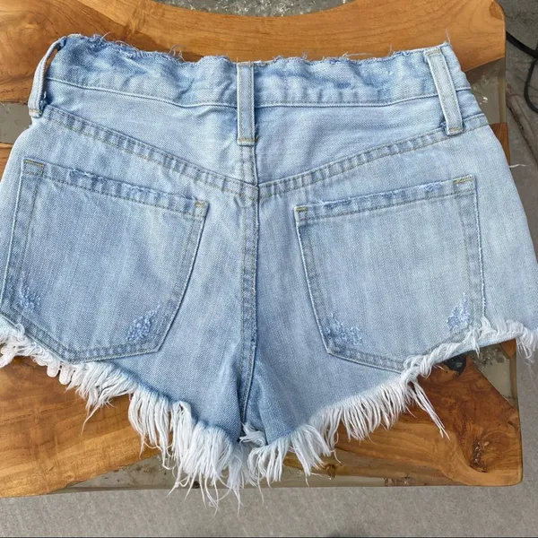 FREE PEOPLE Womens Cut Off Light Wash Crochet Denim Distressed Shorts Size 24 - Image 5