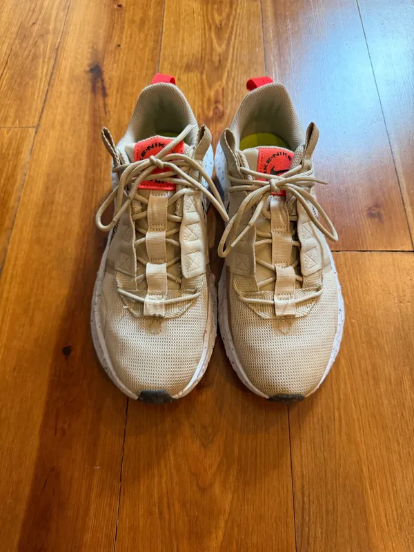 Nike tennis shoes - Image 2