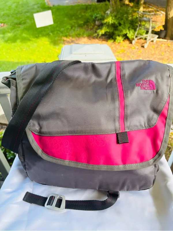 The North face Cadence Messenger Bag - Image 3